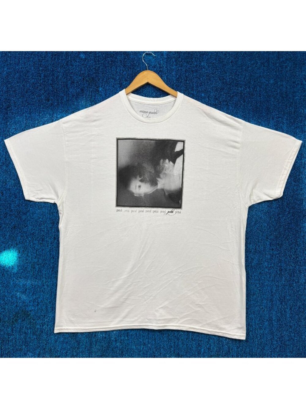 Ariana Grande Petal Blurry Portrait Pop-Up Exclusive Tee XXL